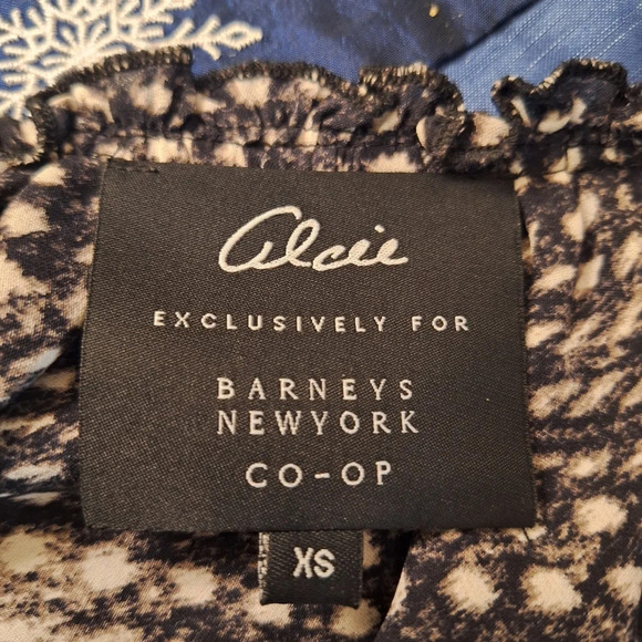 Barney's  NY CO-OP 100% silk top SZ XS - Picture 6 of 7